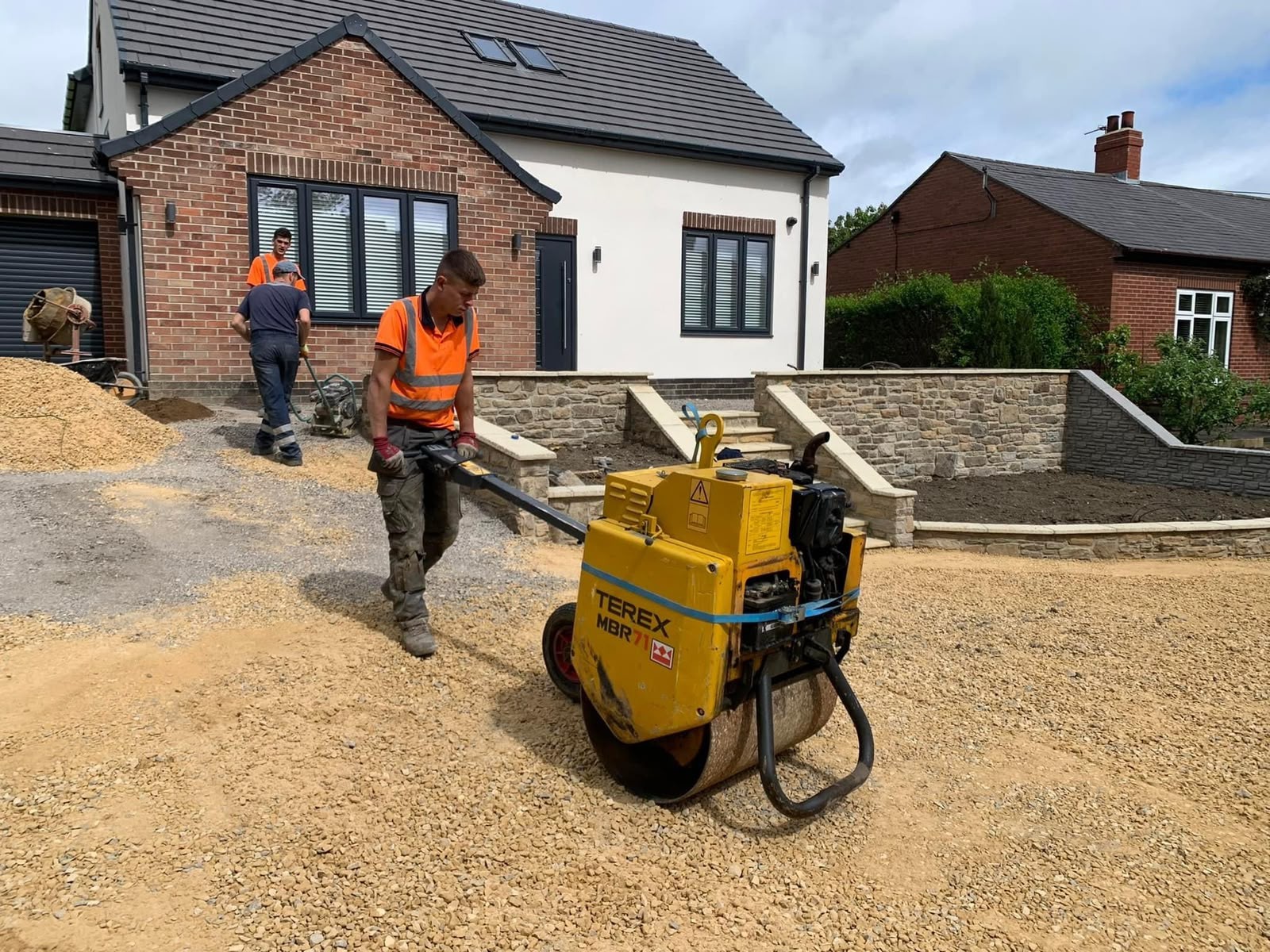 Gravel driveway and decorative stone landscaping by JP Driveways & Landscaping: project 4